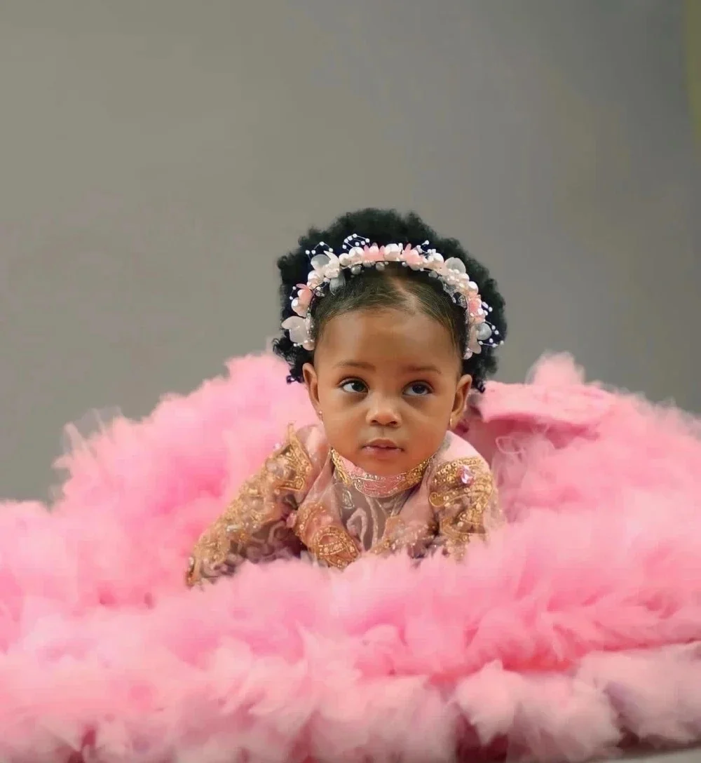 

Customized Pink Flower Girl Dresses For Wedding Fluffy Appliques Sequins Floor Length Little Girl First Birthday Party Ball Gown