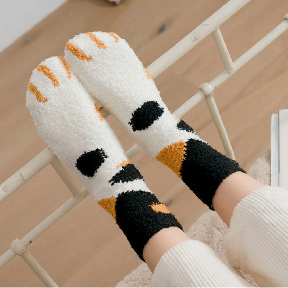 جوارب قطنية شتوية قطيفة سميكة متوسطة الحجم للأرضيات سوكس فائقة النعومة على شكل مخلب قطة كرتونية جوارب مخملية مرجانية