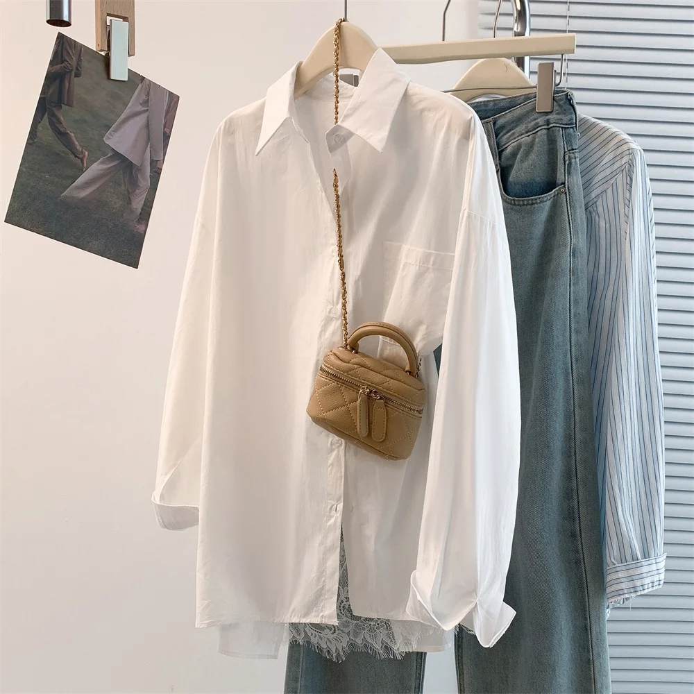 

Весенне-летняя новинка: женская рубашка средней длины с кружевными вставками и разрезом сзади, универсальная, стильная, белая, из смесового хлопка и льна.