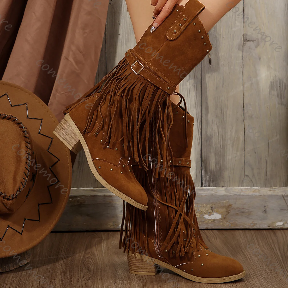 

Comemore, осенне-зимние женские высокие сапоги, замшевые сапоги до середины икры с острым носком, уличная мода в стиле ретро, заклепки с кисточками и пряжкой на ремне