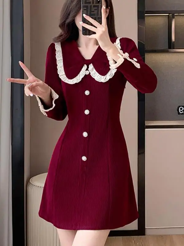 

Платье-футляр с воротником-стойкой в стиле Хепберн, черное, средней длины, А-силуэт, с завышенной талией, из полиэстера, с длинными рукавами