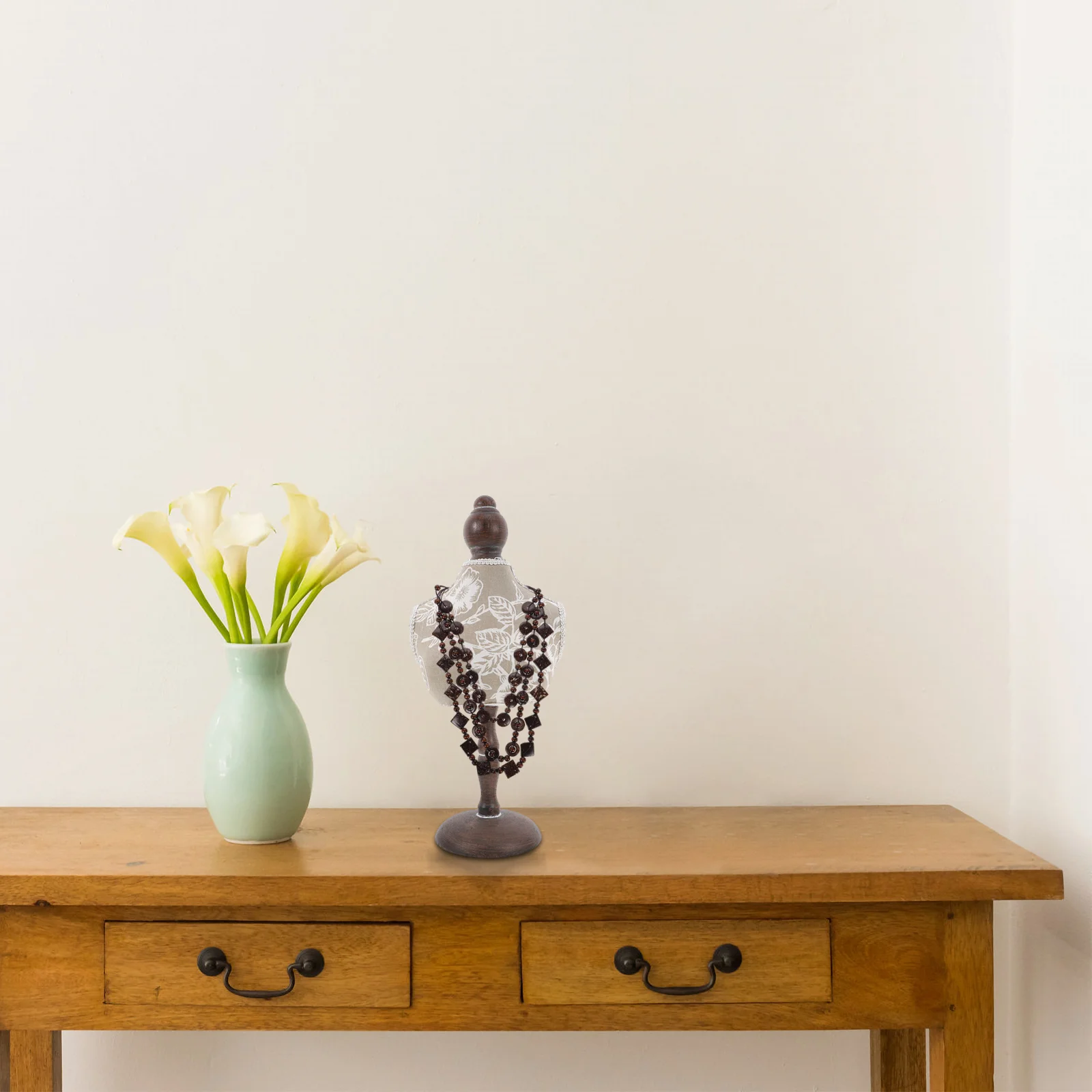 Jewelry Display Stand Vintage Necklace Showcase Rack For Selling Elegant Bust Stand Organizer Stylish Chains Holder