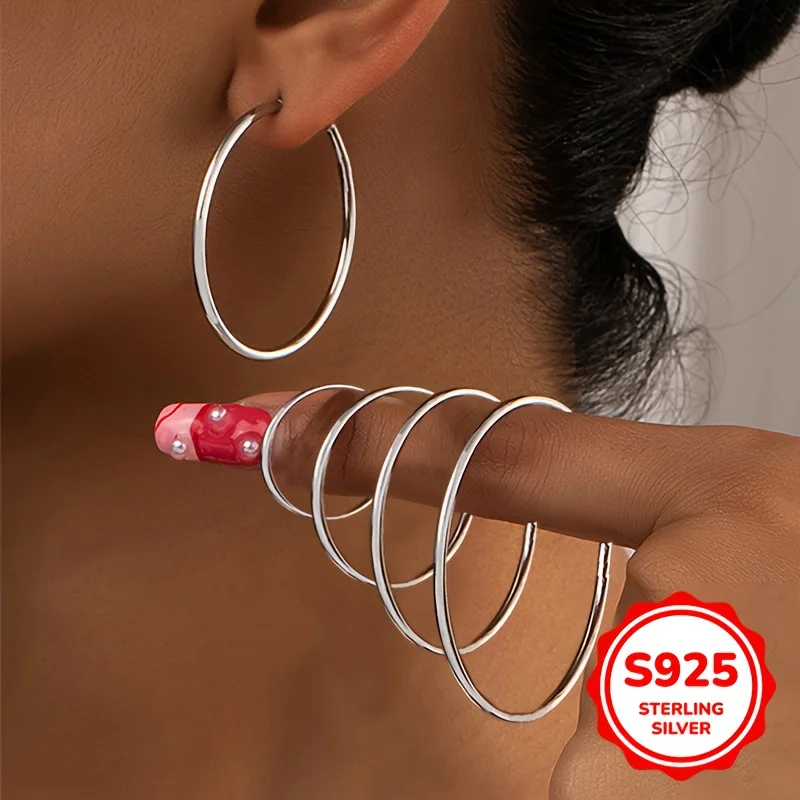 

Пара стильных женских серег, созданных из чистого серебра S925, с большим круглым дизайном размером 2–5 см. и.