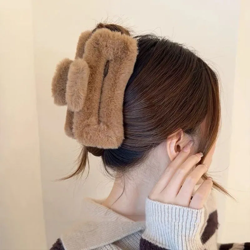 Winter Plush Square Hair Claw for Women Korean Elegant Acrylic Hairpins Faux Fur Hair Clip Pink Barrette Crab Hair Accessories