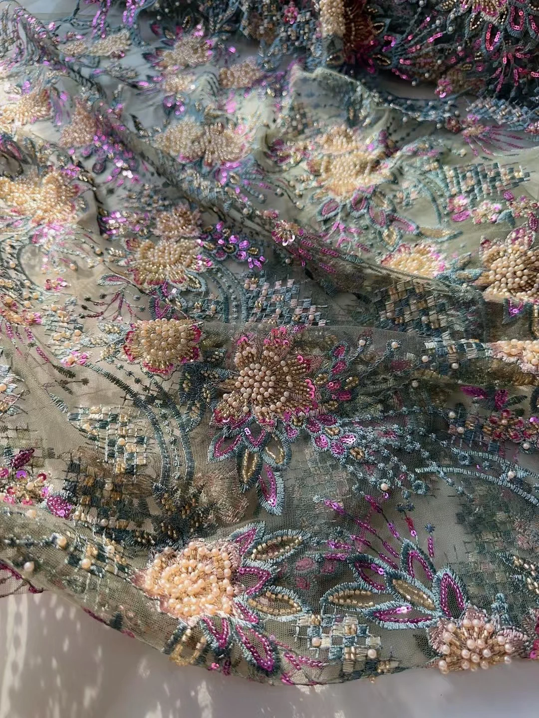 tissu-en-dentelle-soluble-dans-l'eau-brode-a-la-main-avec-des-paillettes-pour-robe-de-soiree-vetements-sur-mesure-haut-de-gamme