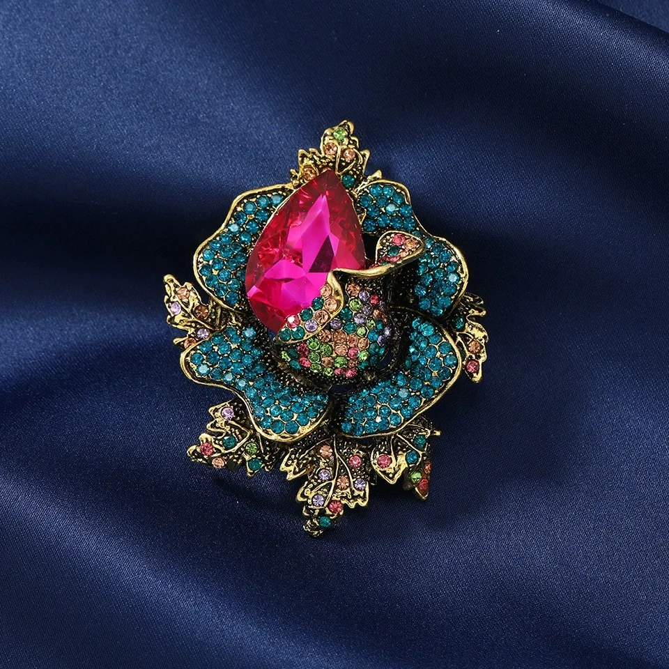 Luxury Jewelry Women Classic Crystal Flower Brooches for Female Clothing Classic Style Specific Design Women Wedding Gift Brooch