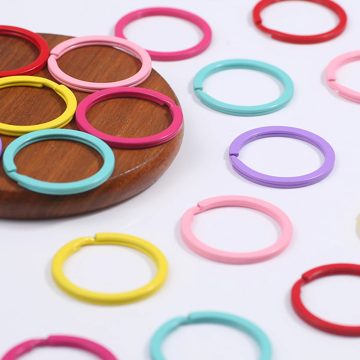 

30-миллиметровые плоские кольца из цинкового сплава в ассортименте цветов для изготовления украшений ручной работы, сумок, кошельков, пряжек, соединительных элементов и аксессуаров