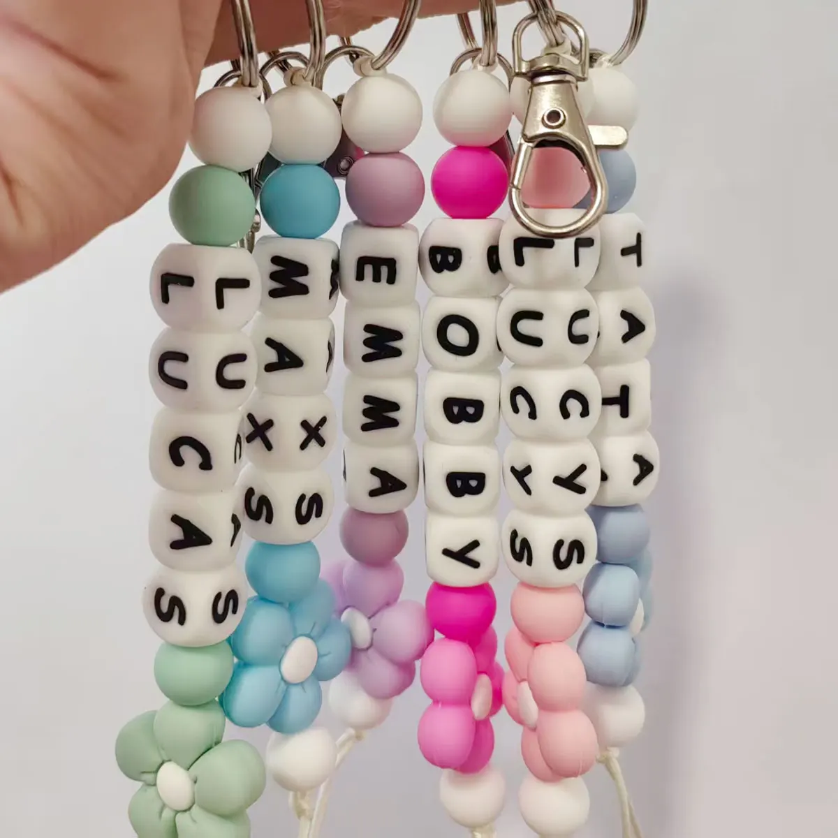 قطعة واحدة من سلسلة مفاتيح السيليكون على شكل زهرة مخصصة، سحر الحقيبة/الكوب، سلسلة مفاتيح مخصصة فريدة من نوعها، هدية عيد الحب/هدية عيد الميلاد