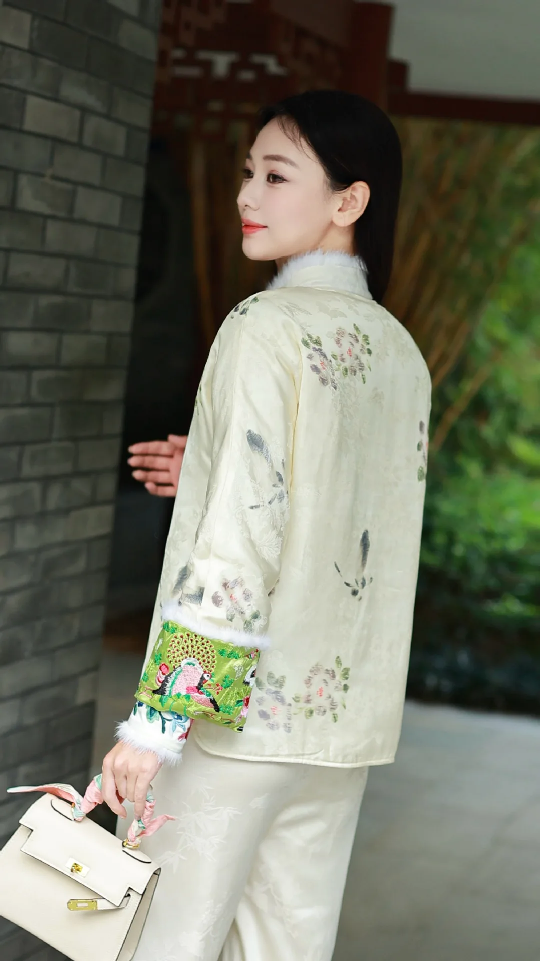 High-end Winter Women Warm Coat Retro Embroidery Elegant Lady Chinese New Year Patchwork Acetate Jacket Female S-XXL