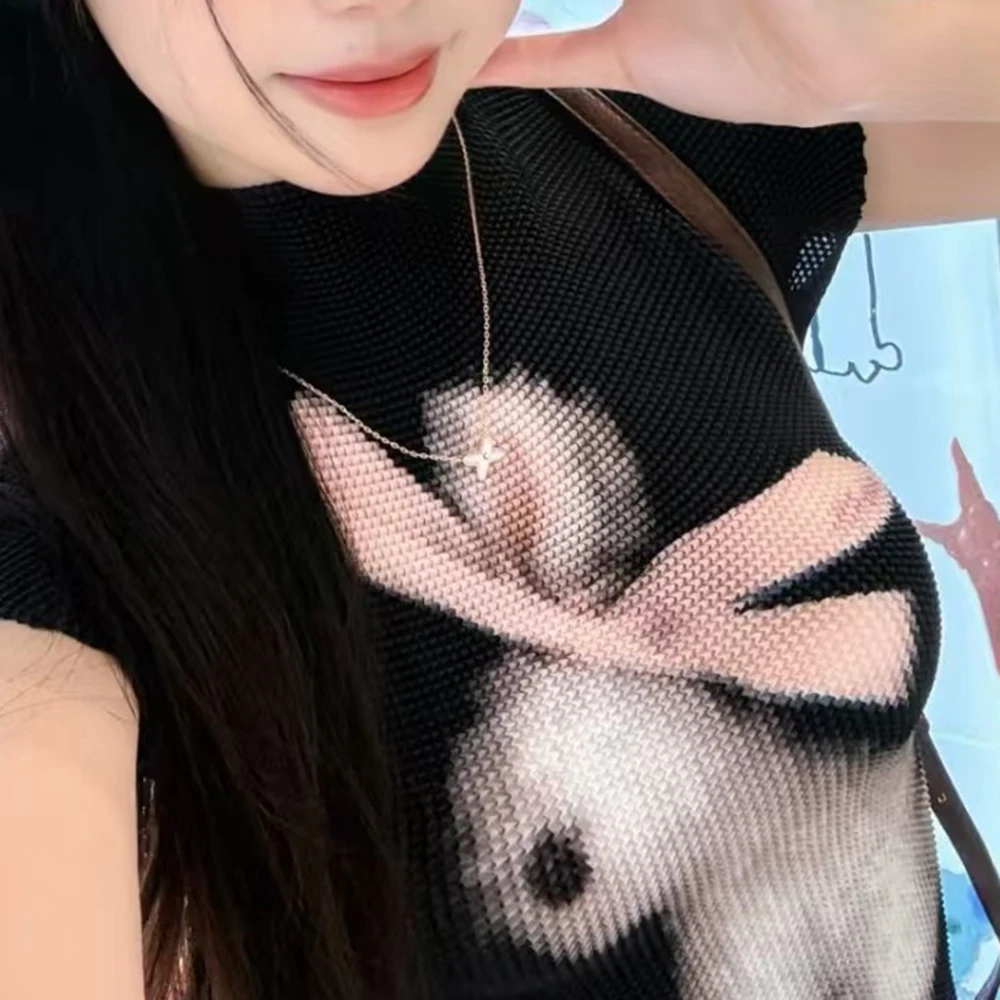 قميص نسائي صيفي ذو ثنيات على شكل أرنب أسود رائع وممتع بقصة ضيقة وأكمام قصيرة مرنة