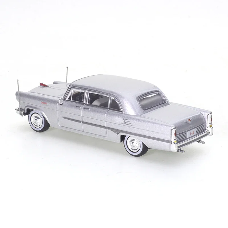 XCARTOYS 1/64 Red Flag CA72 Silver Car Alloy Toys Motor Vehicle Diecast Metal Model Kids Xmas Gift Toys for Boys