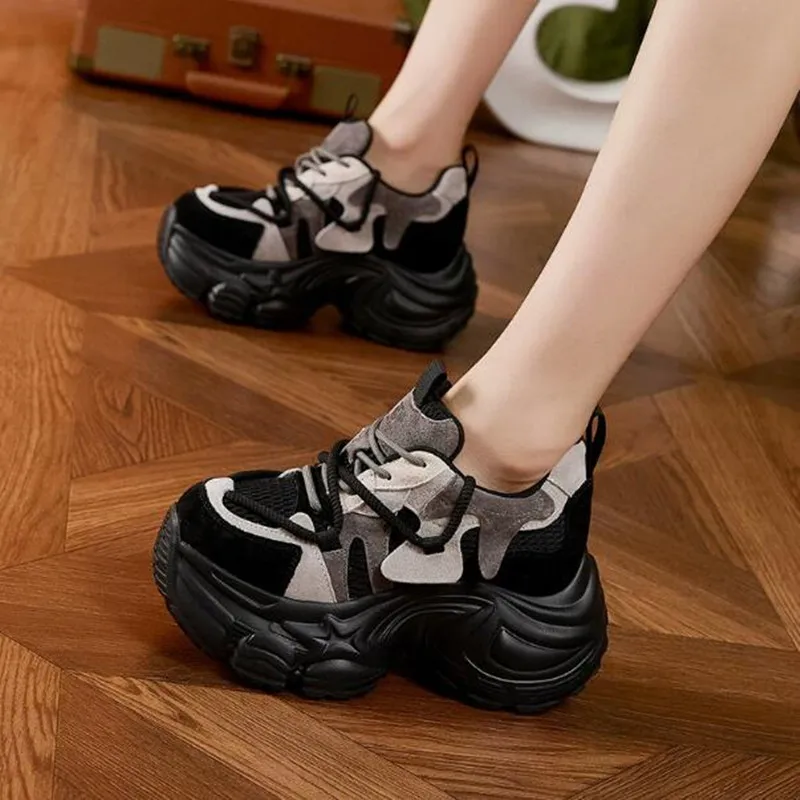 

Новые женские кроссовки 2026 года на массивной подошве, вулканизированные, спортивные, из сетки и кожи, на платформе, повседневные, для бега, в стиле «папины кроссовки»