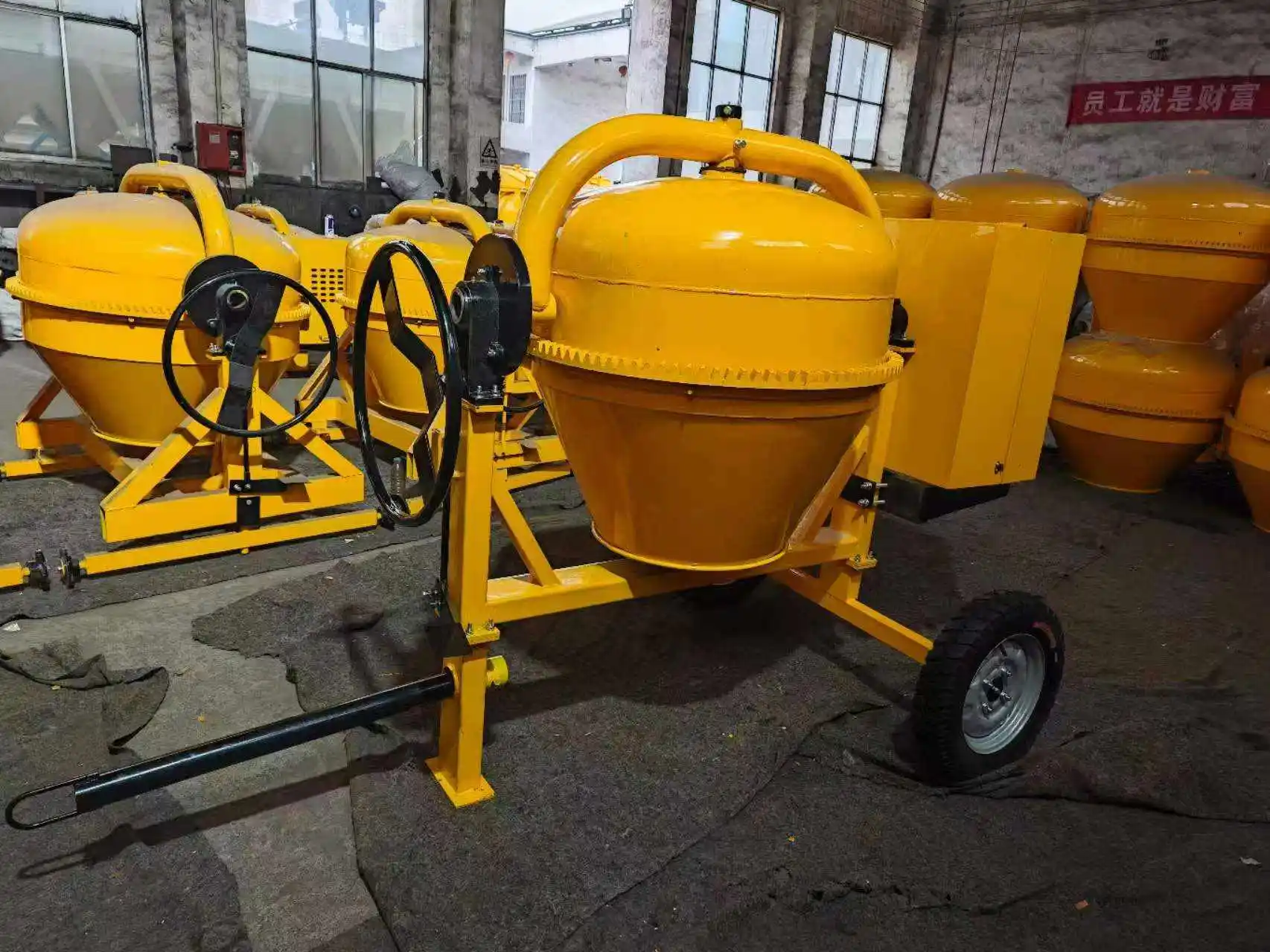 Portable Self Loading Concrete Mixer Towable Hopper Type For Construction