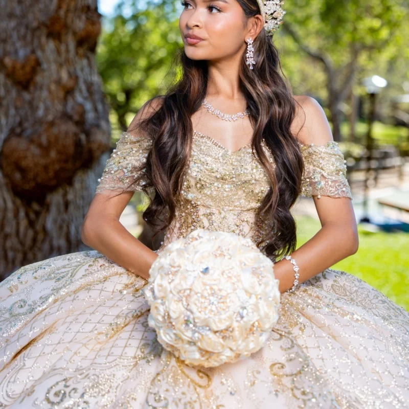 

Champagne Gold Quinceanera Dresses Off the Shoulder Glitter Lace Beadwork Decal Long tail Vestidoe 15 Quinceanera Customize