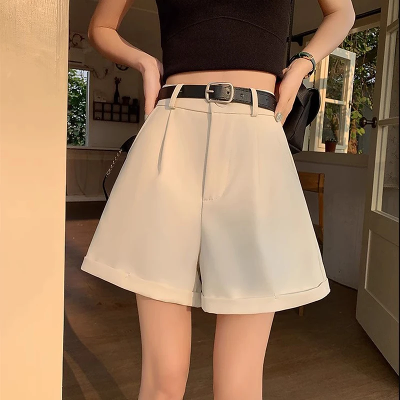 Pantalones cortos coreanos de pierna ancha para mujer, novedad de 2025, pantalones cortos holgados fruncidos con dobladillo enrollable, pantalones cortos informales lisos que combinan con todo