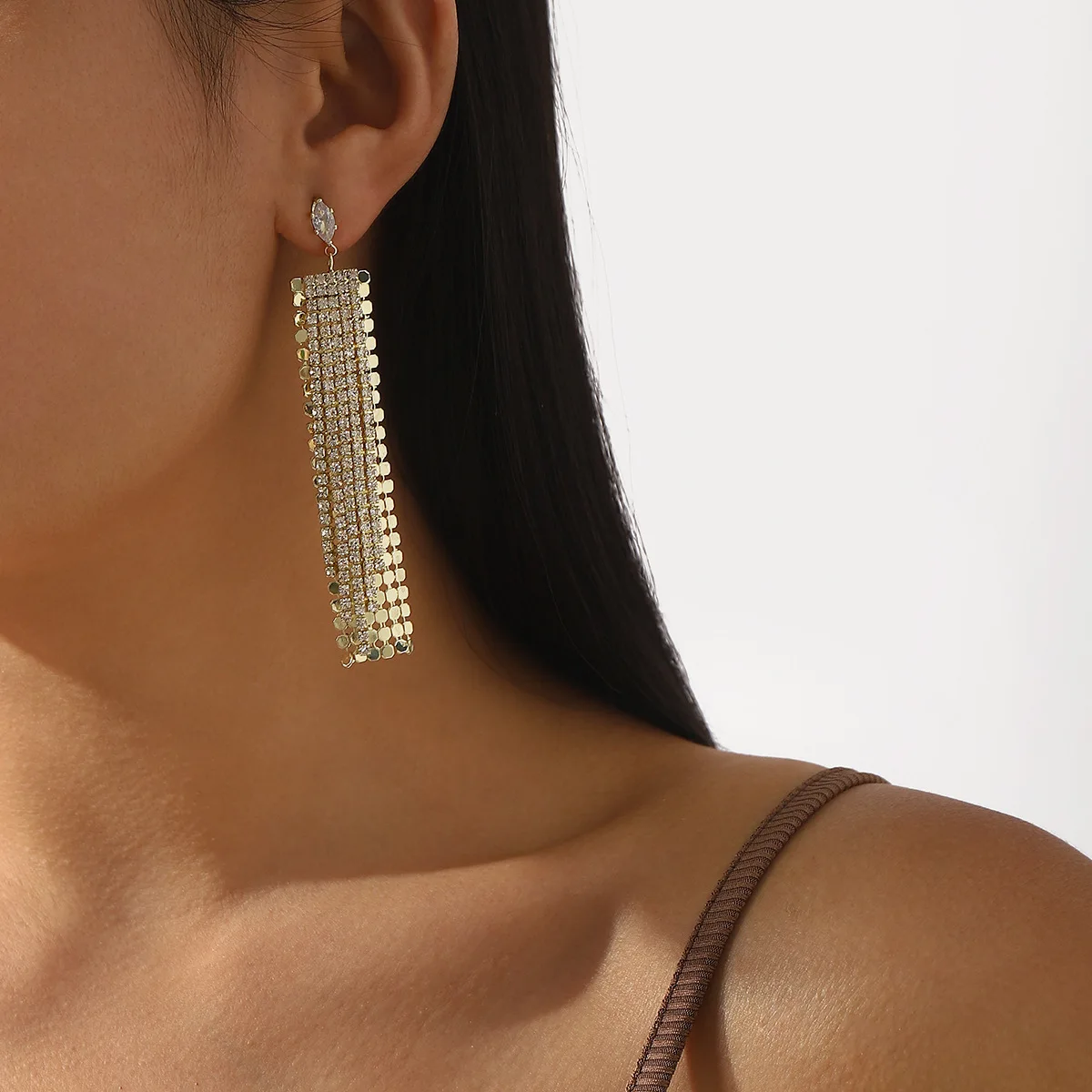 E13901 fashionable light luxury multi-row flash diamond fringed earrings, exaggerated temperament long claw chain exquisite banq