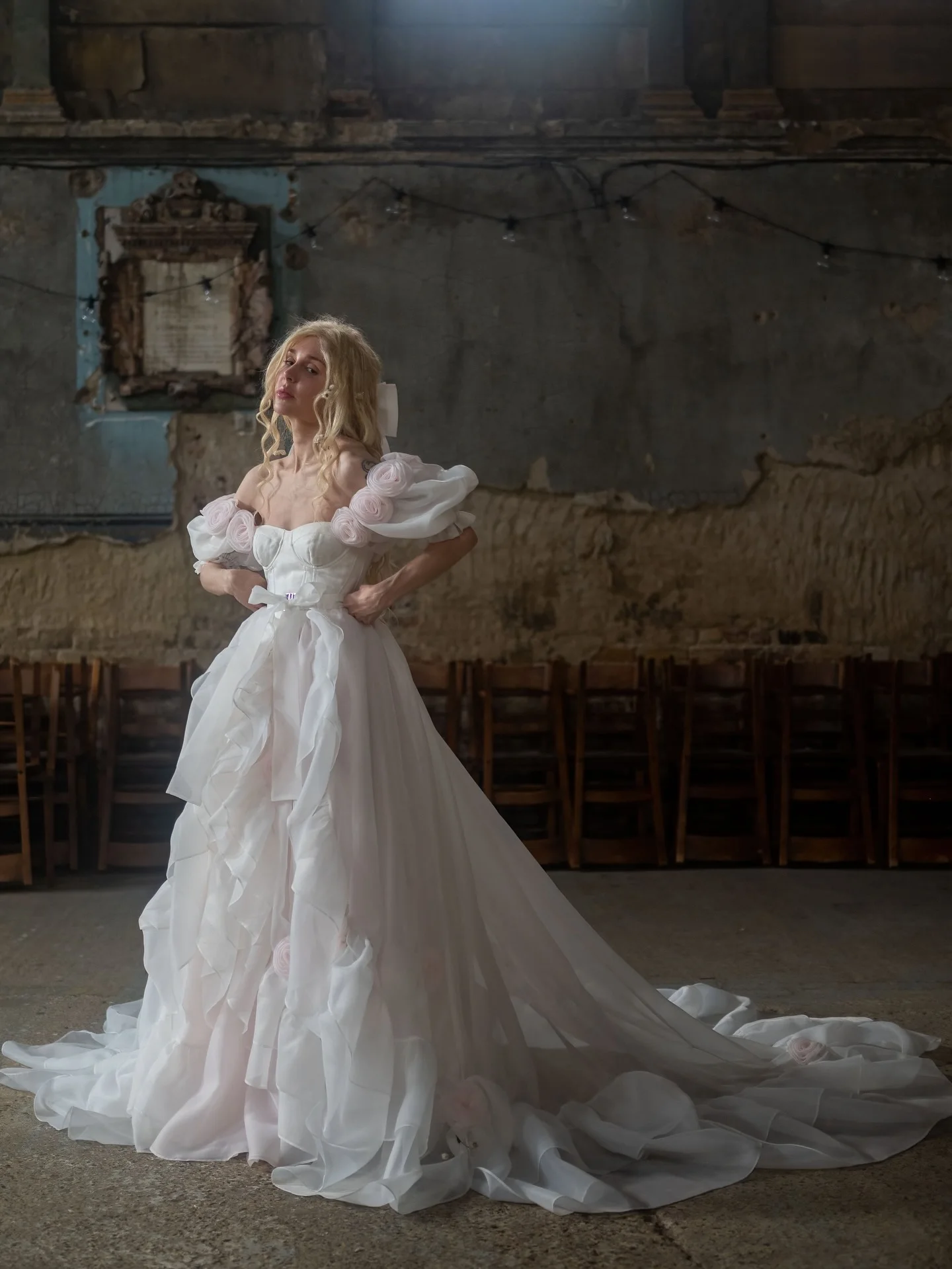 ชุดราตรีออกงานดีไซน์ใหม่ ผ้าตาข่ายลายดอกไม้ แขนพองทรงบับเบิ้ล ผ้าทูลล์ ชุดเจ้าสาวแบบไฮโลว์ แต่งระบาย ชุดงานแต่งงาน