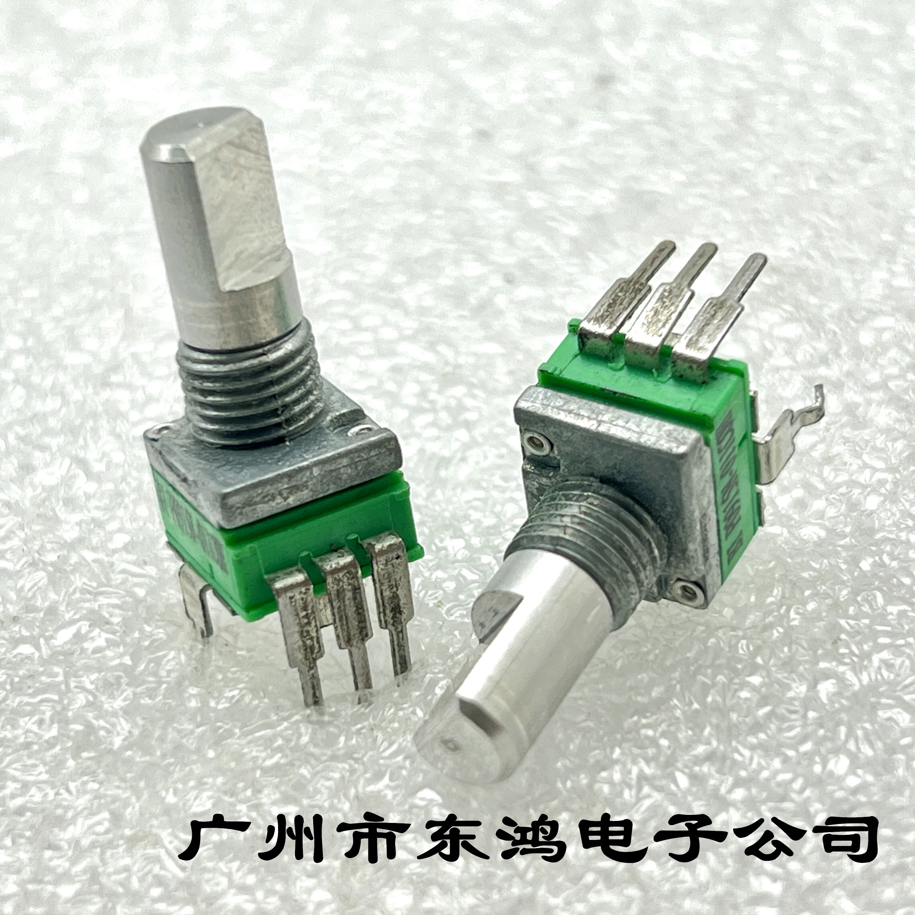 1PCS P0915N-011COH single precision potentiometer mixing console with 40 positioning A50K axis length 15mm