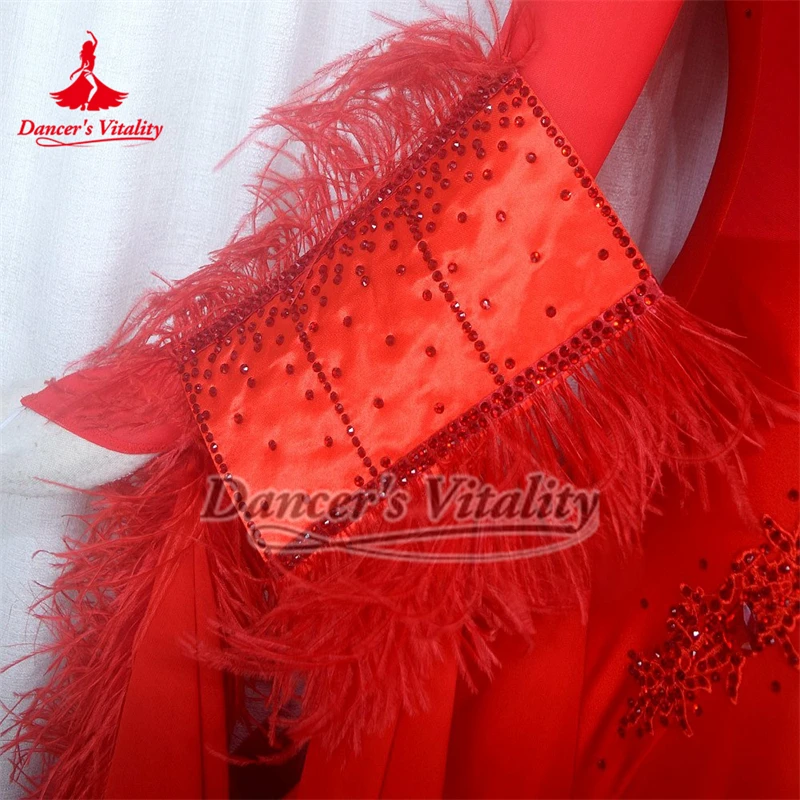 ชุดเดรสออกงานสำหรับผู้ใหญ่ แขนยาว ชายกระโปรงขนนกกระจอกเทศสีแดง ด้านหลังเป็นรูปตัววี เหมาะสำหรับเต้นฟ็อกซ์ทร็อต แทงโก้ วอลซ์ ผ้าคุณภาพสูง ตัดเย็บตามสั่ง