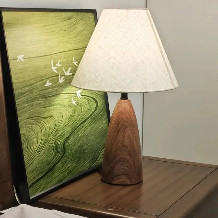 Antique Walnut Touch Dimming Smart Bedside Lamp Retro Style Desk Lamp for Bedroom Hotel Bed And Breakfast