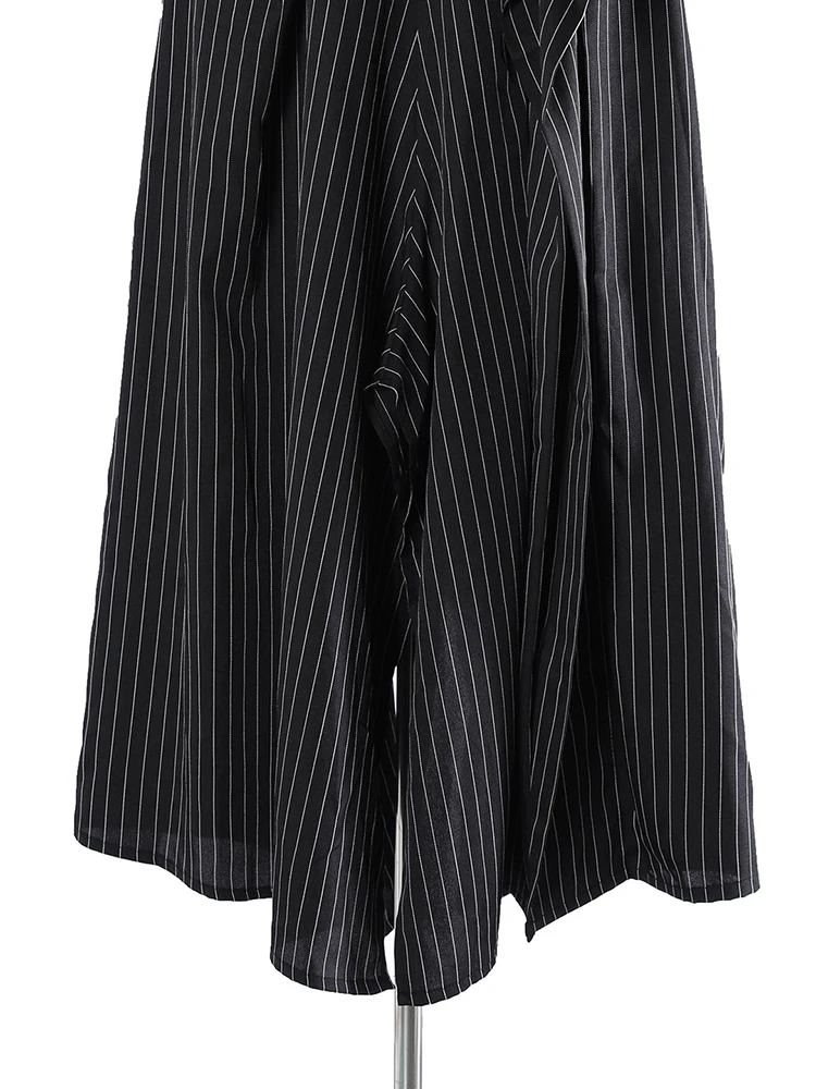 [EAM] High Waist Gray Striped Irregular Pleated Elegant A-line Half-body Skirt Women Fashion Tide New Spring Autumn 2026 1DJ7864