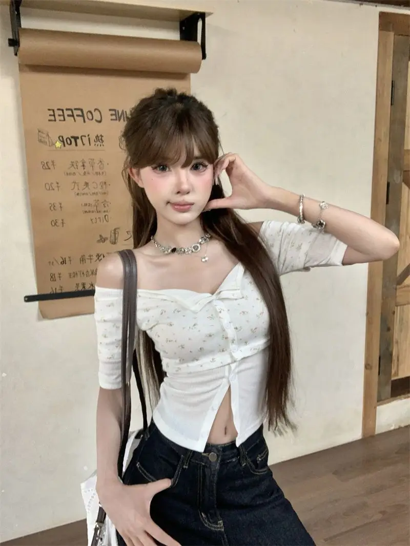 

Летняя приталенная футболка с цветочным принтом ort Sve, женская футболка Pure Desire на одно плечо, сладкий и пряный шикарный топ с узлом