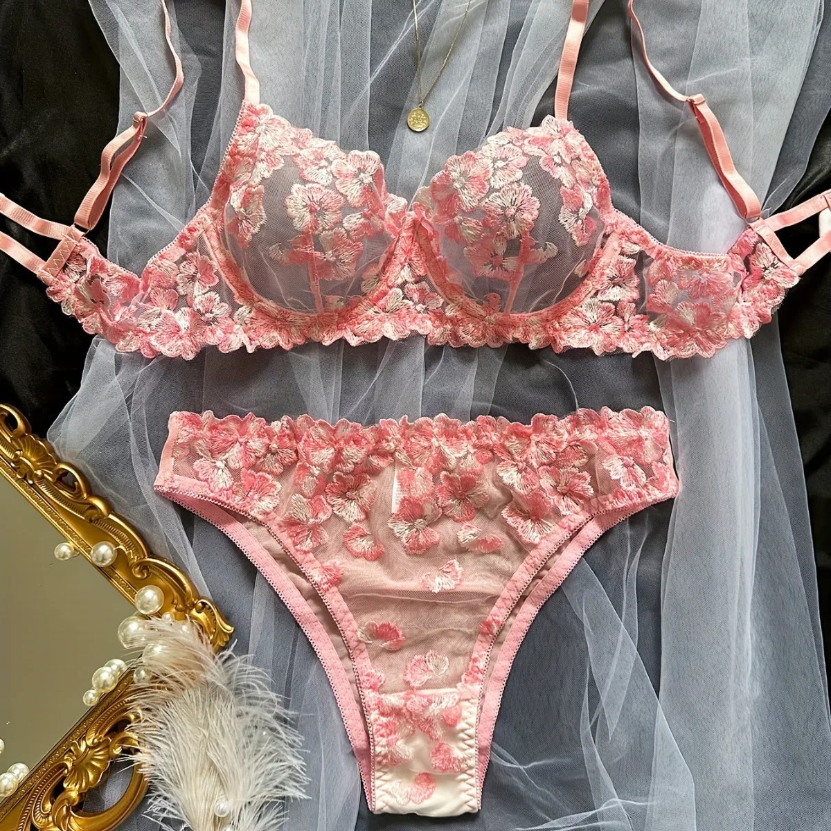 

Romantic Lingerie Sets Sexy Embroidery Floral Underwire Lace Seamless Flower Underwear See Through Women Exotic Bra Sets 1545