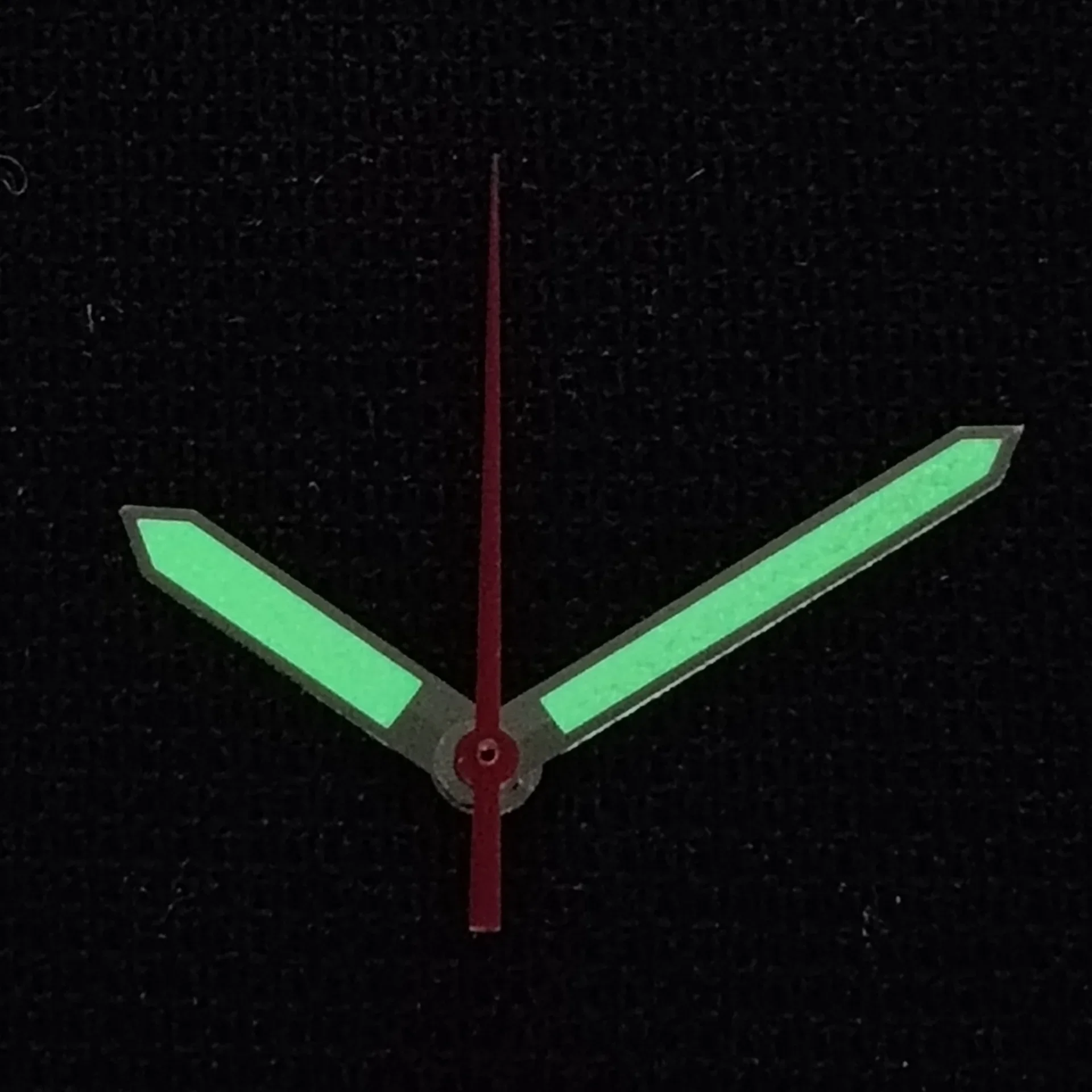 إبر على شكل سيف مؤشرات ساعة حمراء مع مضيئة باللون الأخضر لحركات NH35 وNH36 ساعة ميكانيكية استبدال الملحقات