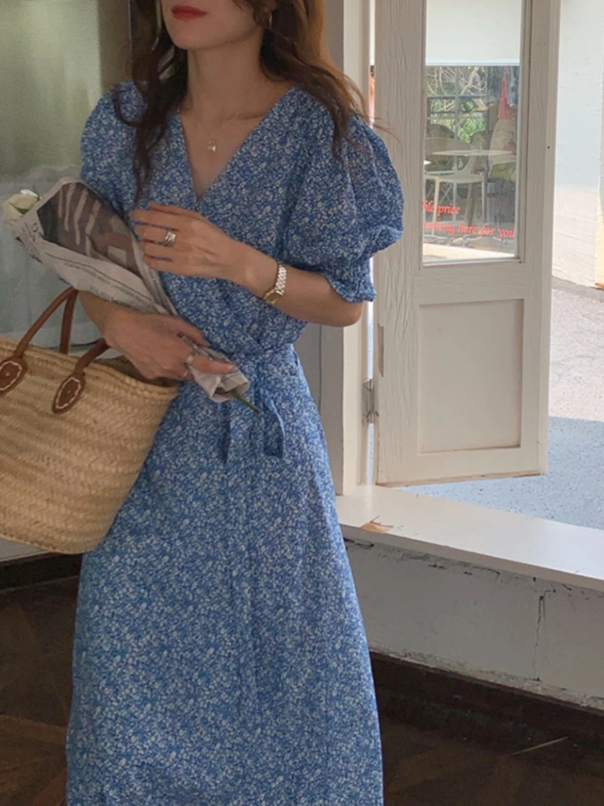 กระโปรงทรงเอ ผ้าพัฟฟ์ ลายดอกไม้สีฟ้า  สำหรับผู้หญิง เอวสูง มีเข็มขัด  แบบไขว้  สไตล์เกาหลี  สำหรับฤดูใบไม้ผลิและฤดูร้อน