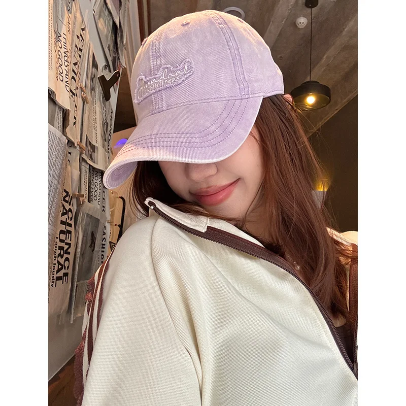 ELFSACK Vintage Washed Fashion Raw Edge Letter Embroidery Soft Top Baseball Cap Fashion Versatile for Women