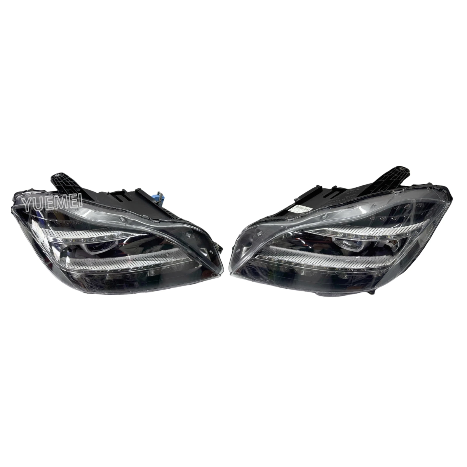 High-quality Headlamps Suitable for Mercedes Benz CLS W218 Original Used LED Headlights