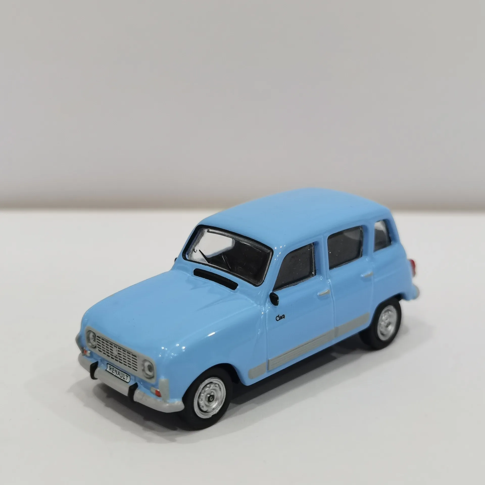 

Diecast 1/64 Scale RENAULT 4 Alloy Car Model Collectible Toy Gift Souvenir Display Ornament