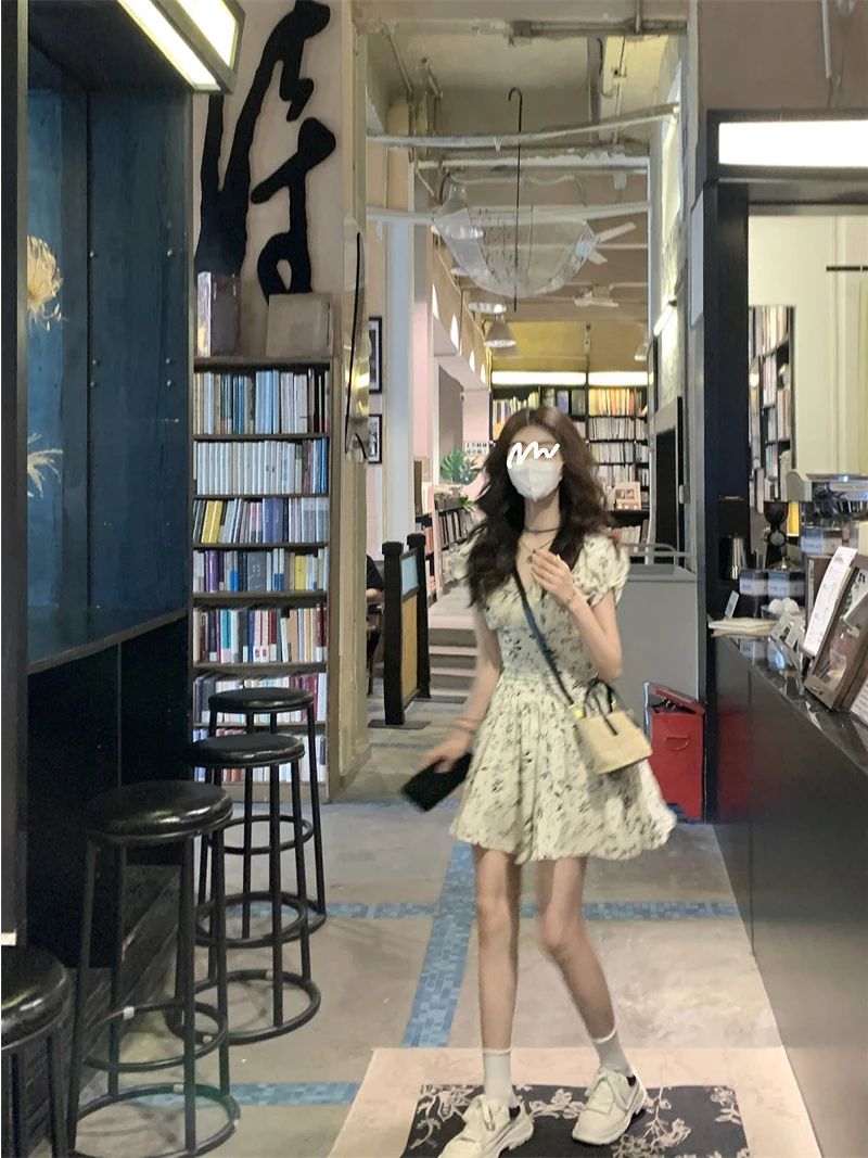 

Floral V-neck Dress Women's Summer Gentle Wind Short Waist Slimming Bubble Sleeve Short Skirt French Style A-line Dress