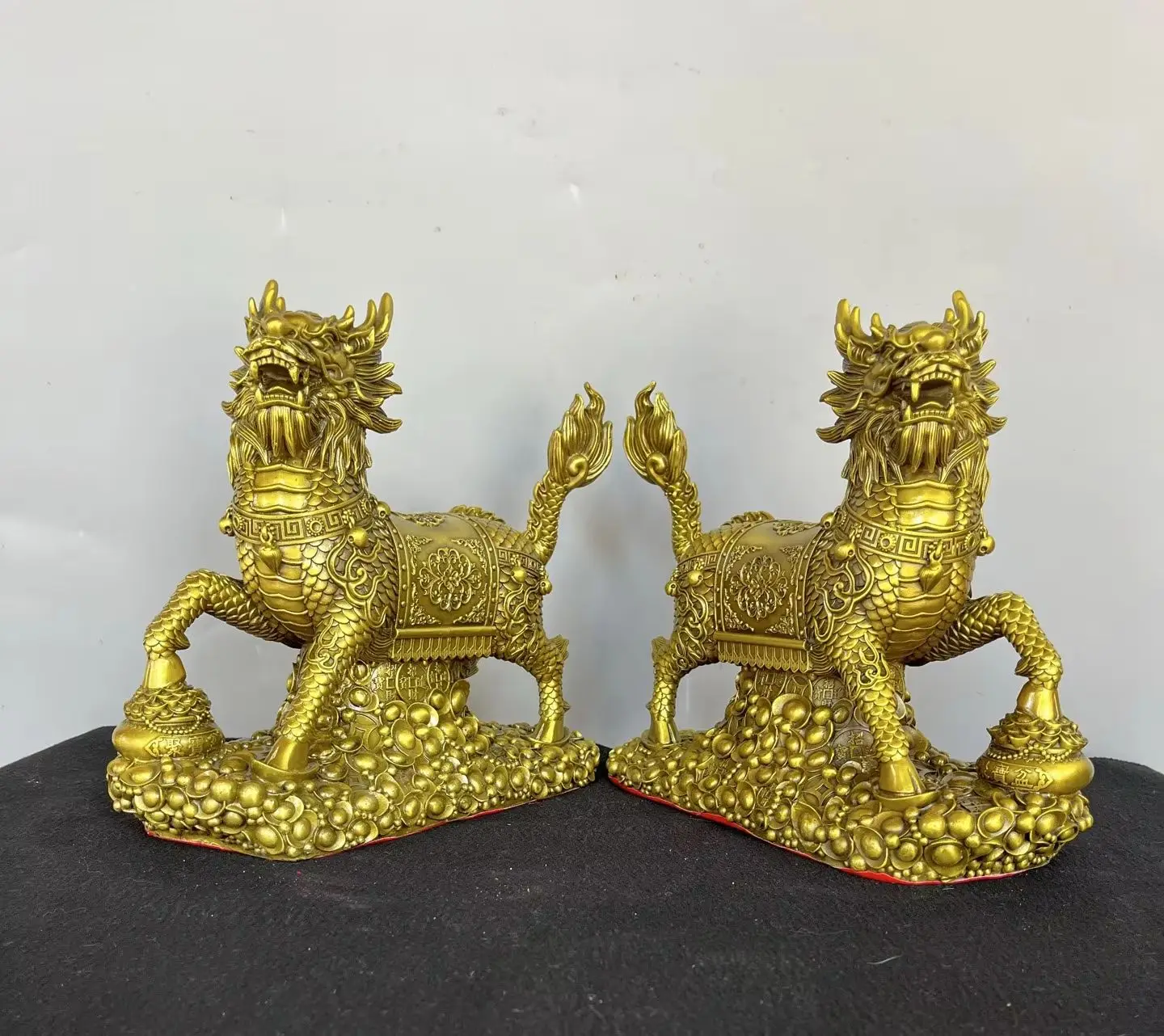 Old Brass Money gathers wealth Kirin Statue Door God Beast Yuanbao coin base a pair Amass wealth Ornaments Town house