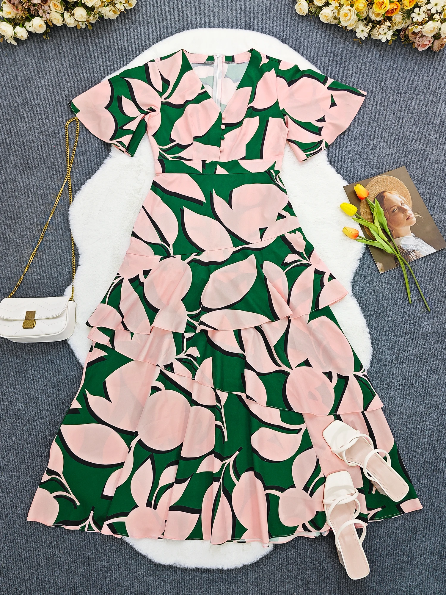 Vestido maxi estampado floral feminino, bainha de babados em camadas, decote V de férias, manga curta, primavera e verão