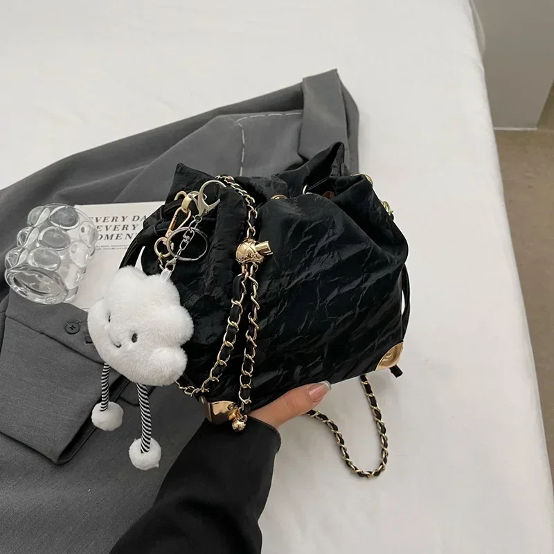

Niche Simple Shoulder Ladies Bag Fashion Drawstring Bucket Bag Metal Decoration Hundred Chain Crossbody Geometric Pattern Large
