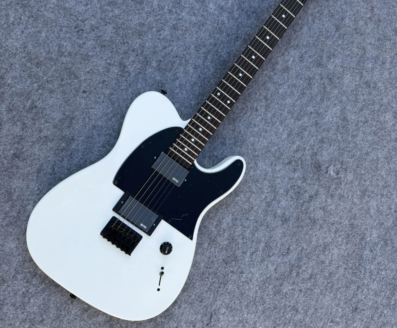 high quality Factory Flat white Guitar  Root Signature Locking Knobs Rosewood Fingerboard  2026