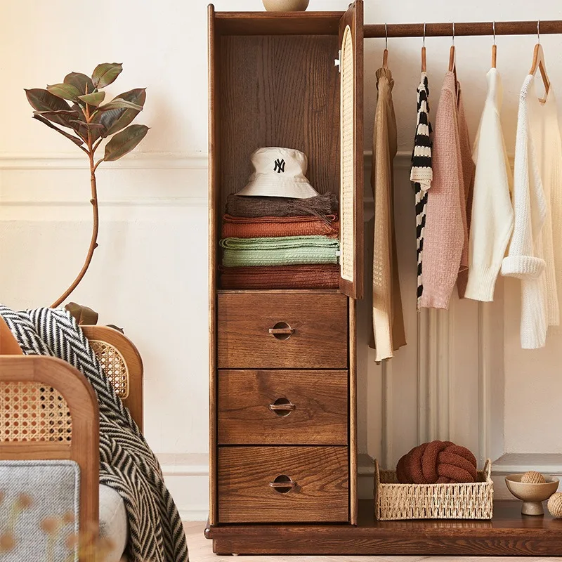 Multifunktionaler raumhoher Kleiderbügel aus Rattan mit Schubladen-Aufbewahrungsschrank