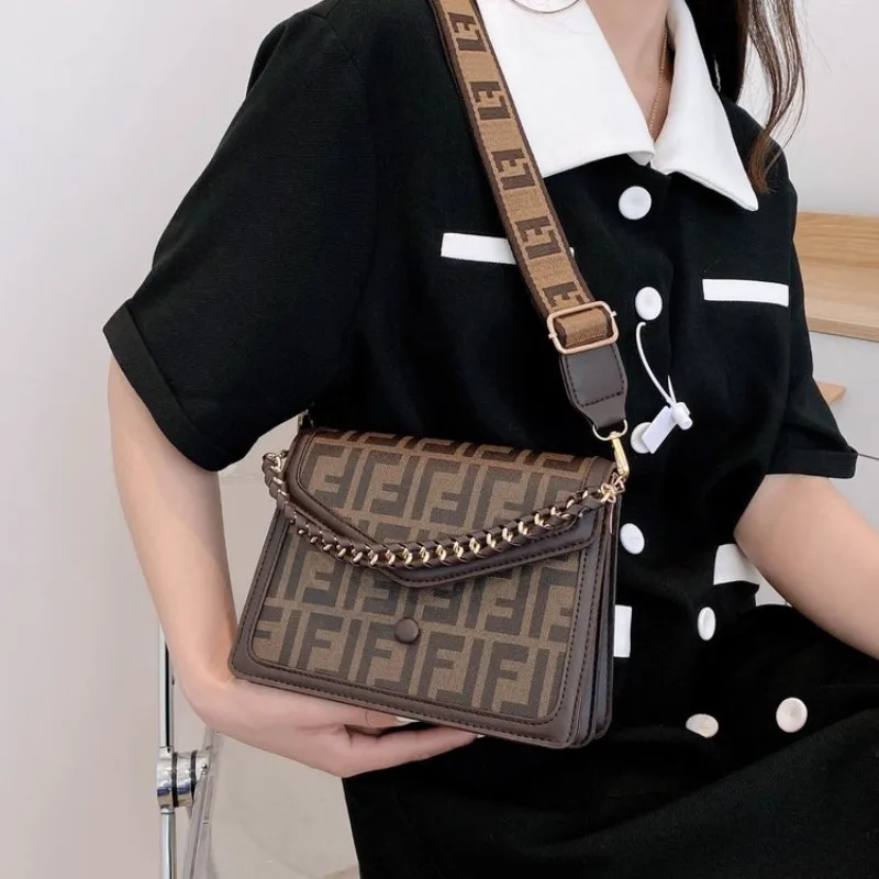 

Refined Light Luxury French Style Shoulder Bag 2025 New - High-End Exquisite Creative Handbag for Trendy Ladies