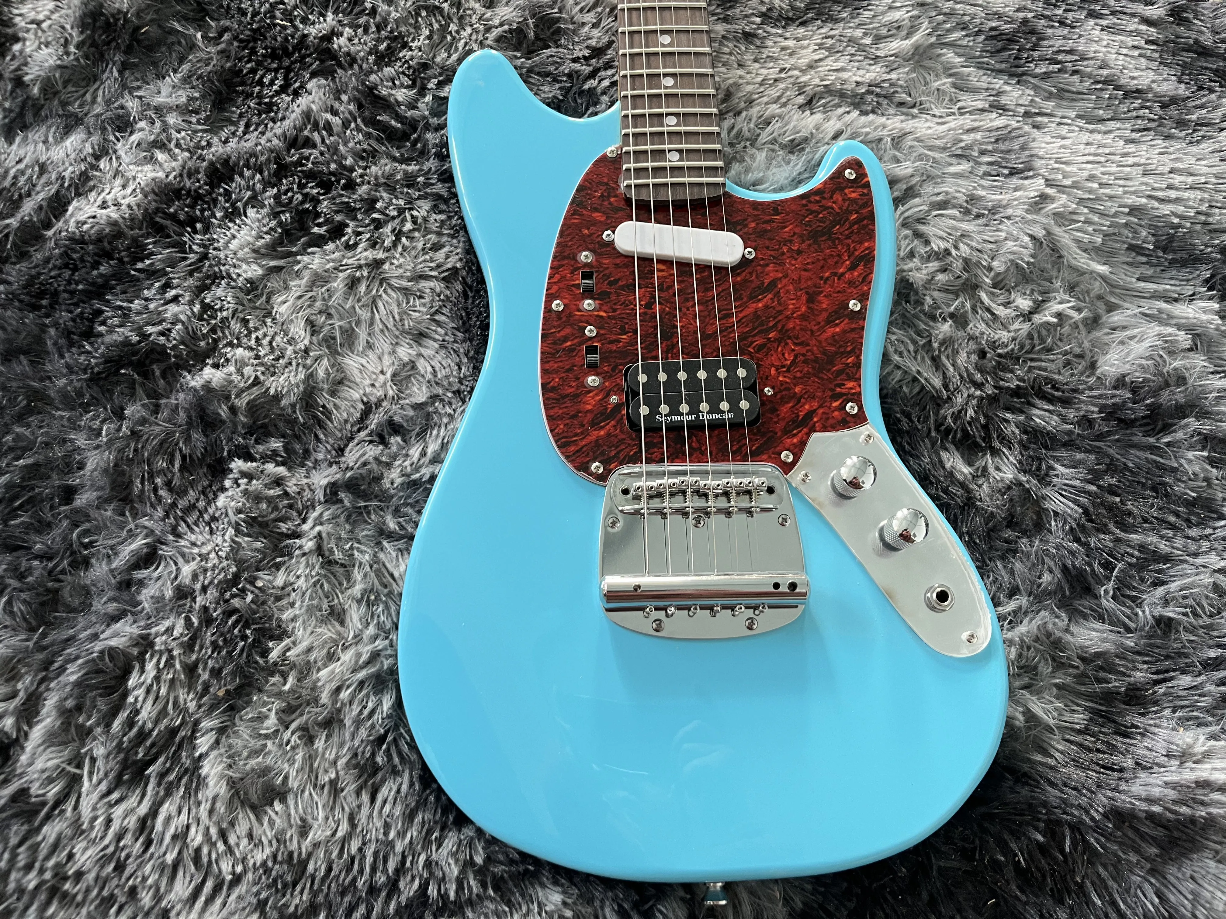 China Electric Guitar Tremolo System Blue Color Mustang