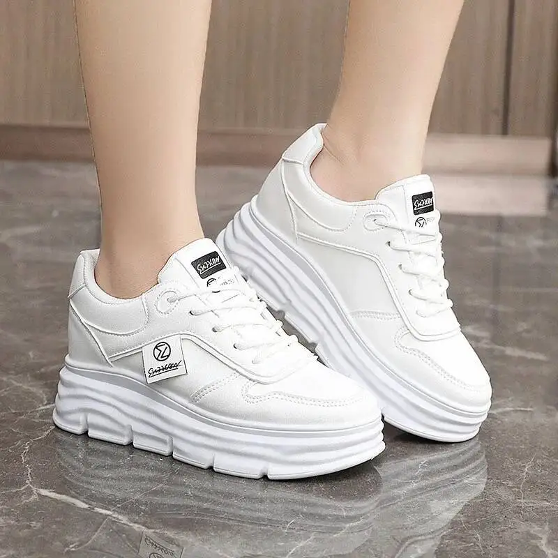 Moipheng Punk Street Fashion White القوطية نمط منصة عالية الكعب أحذية رياضية الفتيات تأثيري أسافين أحذية امرأة أحذية مصممين