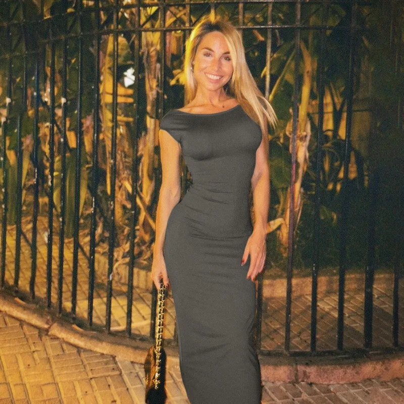 

Новое платье с короткими рукавами, круглым вырезом, облегающее фигуру и открытой спиной для женской моды осени 2021 года.