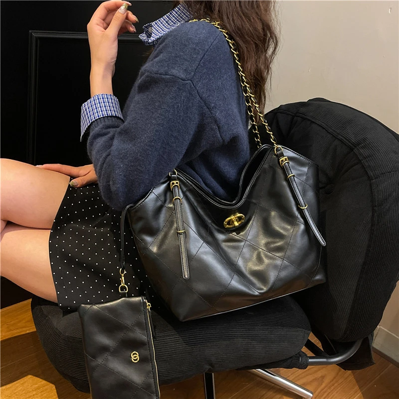 

Popular Women's Tote Bag In Genuine Leather, Spacious With Shoulder Strap, Elegant Classic Handbag For Daily Use