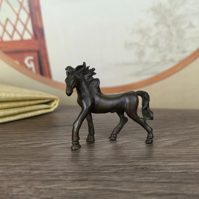 , small standing horse ornaments, miscellaneous antique collectibles, decorative items, tea pets, study desk gi