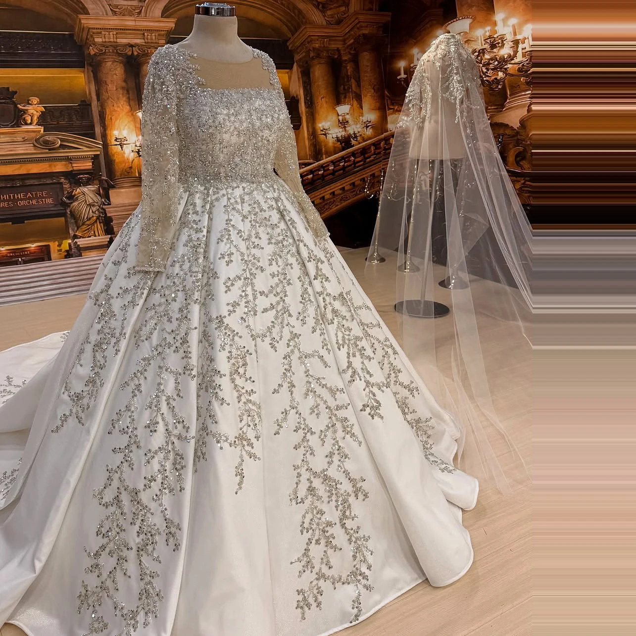 Luxury Sparkle Beaded Sequins Ball Gown Wedding Dress Long Sleeve Bridal Gown Arabic Dubai Engagement Party Dress Customized