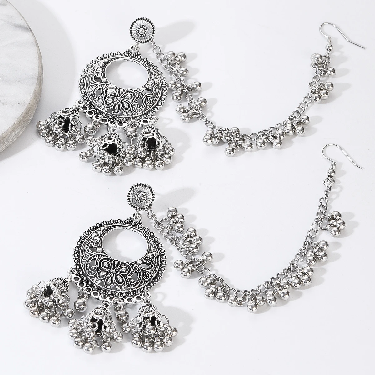 Ethnische Blumen-Quasten-Ohrri – Indian Wedding Supply Bewertung und Preis