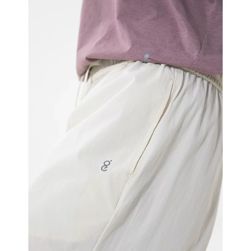 Men's Quick Dry Shorts Lightweight Breathable Cooling Summer Shorts Side Slit Hem Reflective Logo Loose Fit Sports Shorts