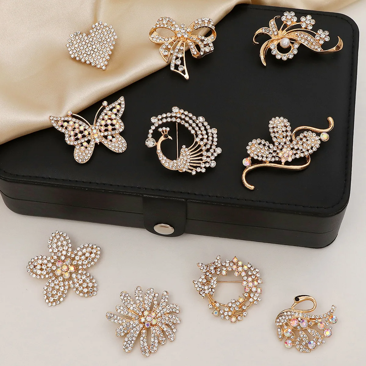 Fashionable retro floral pearl-dazzled brooch - versatile, high-end, natural colored alloy brooch accessory pin fastener