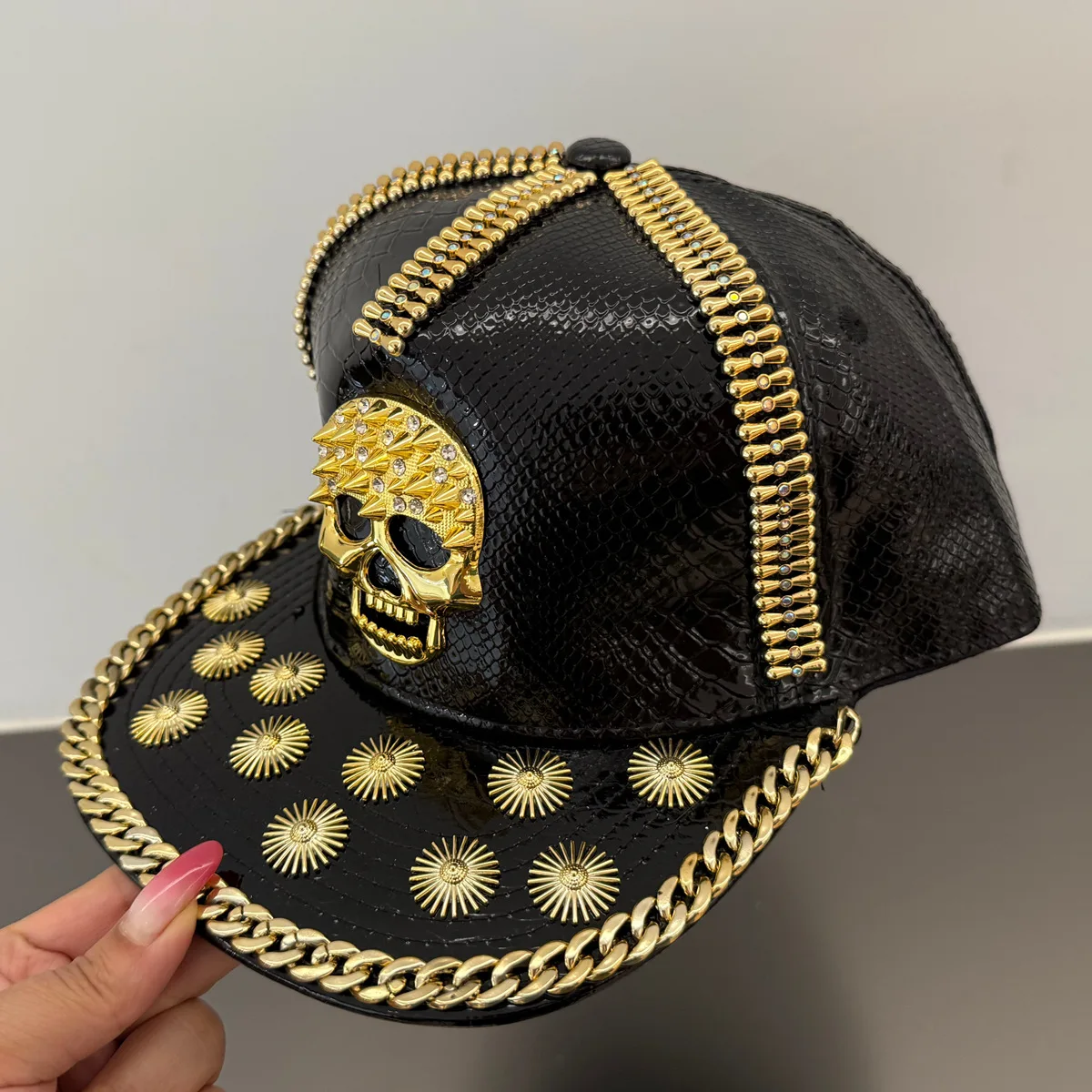 Cool Black Gold Skull Chain Hip Hop Caps for Men and Women PU Crocodile Patterned Stage Party Punk Style Flat Brimmed Hat