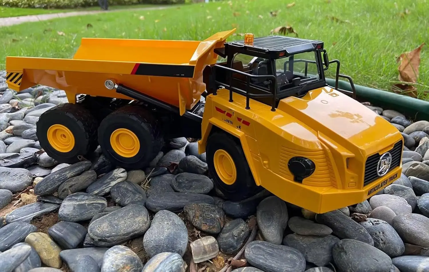 

Remote Control Truck 9-Channel Dump Truck 1553 Remote Control Electric Tipping Bucket Transport Engineering Vehicle Model